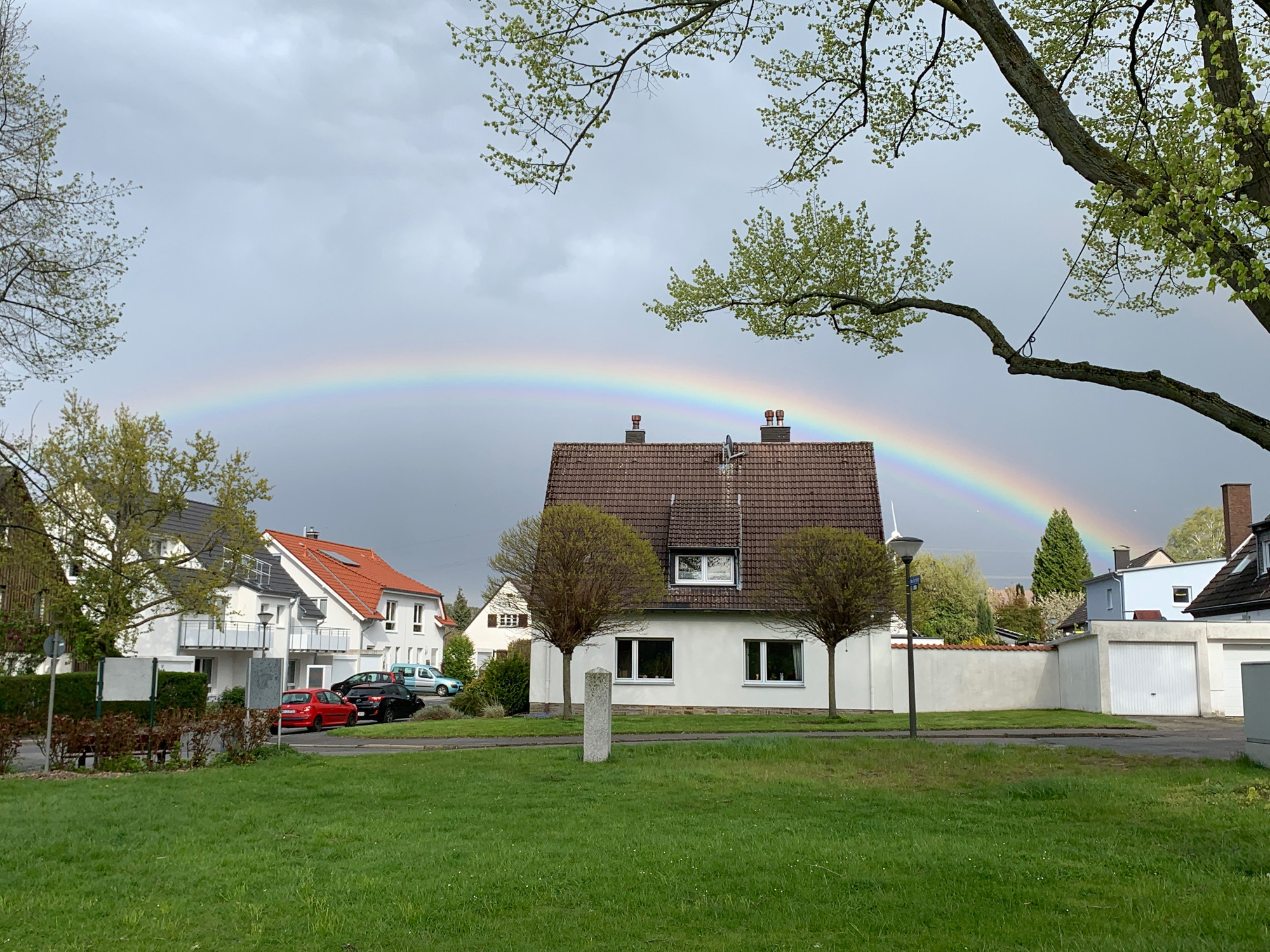 Dorfplatz_Regenbogen.jpg