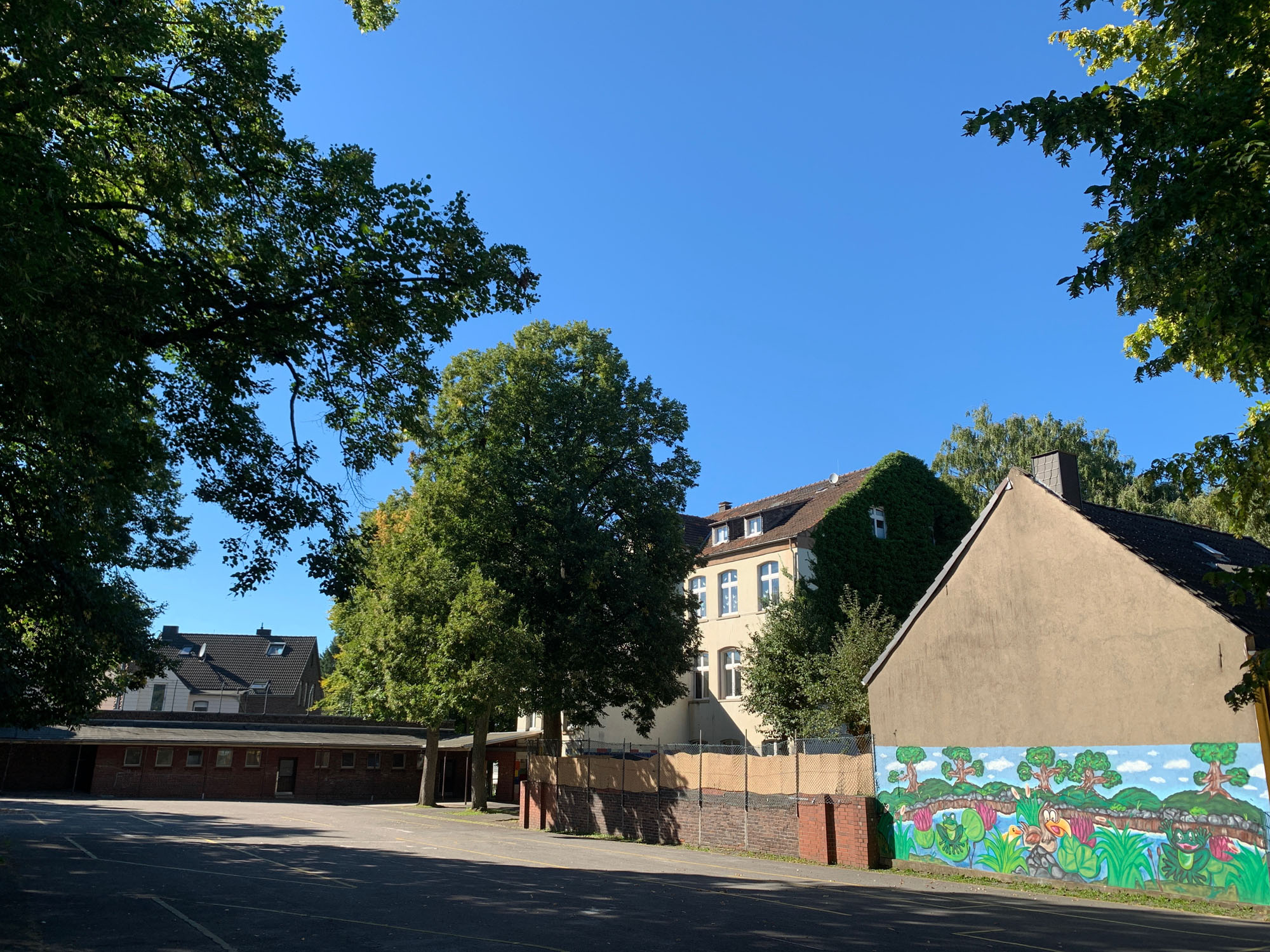 Schulhof_Linnertschule23.jpg