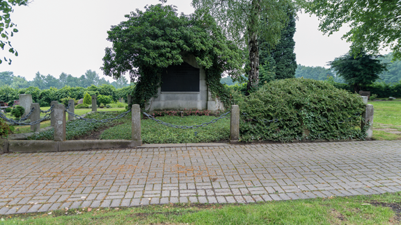 FriedhofOespel-Bergmannsgrab_11.png